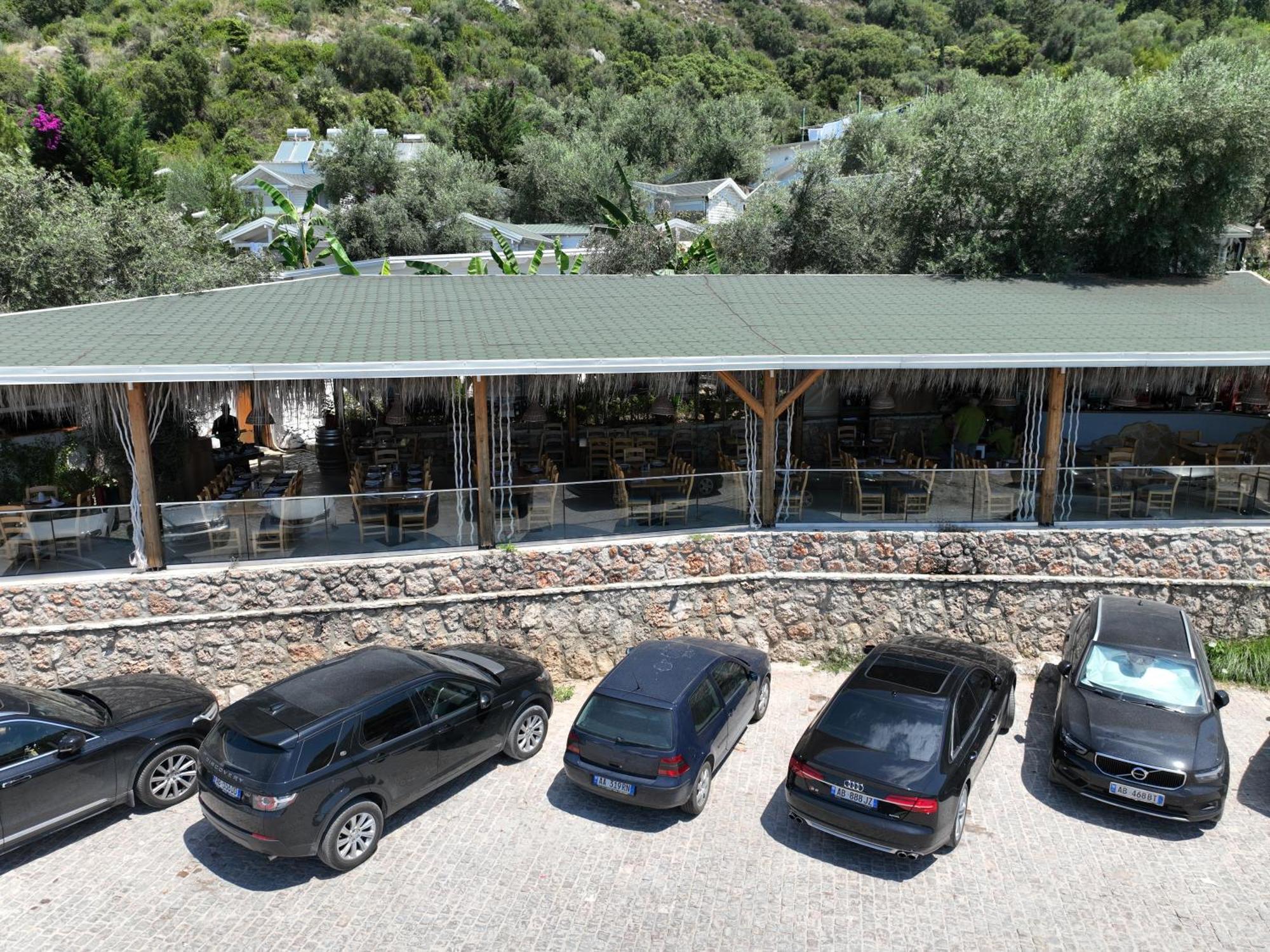 Alevra Hotell Dhërmi Exteriör bild