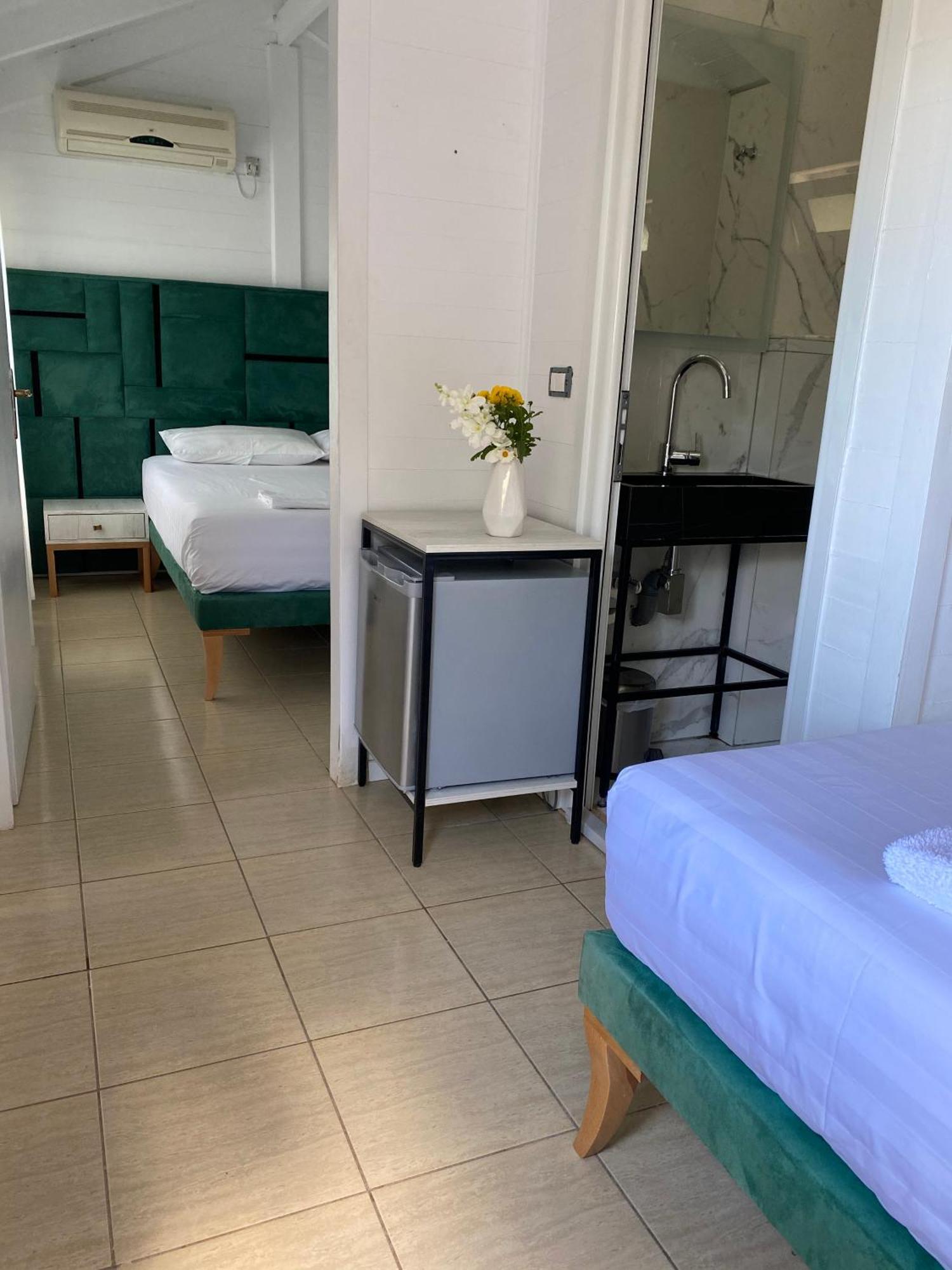 Alevra Hotell Dhërmi Exteriör bild