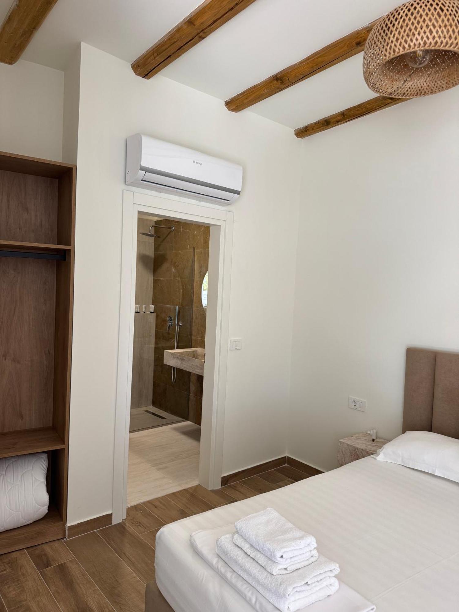 Alevra Hotell Dhërmi Exteriör bild