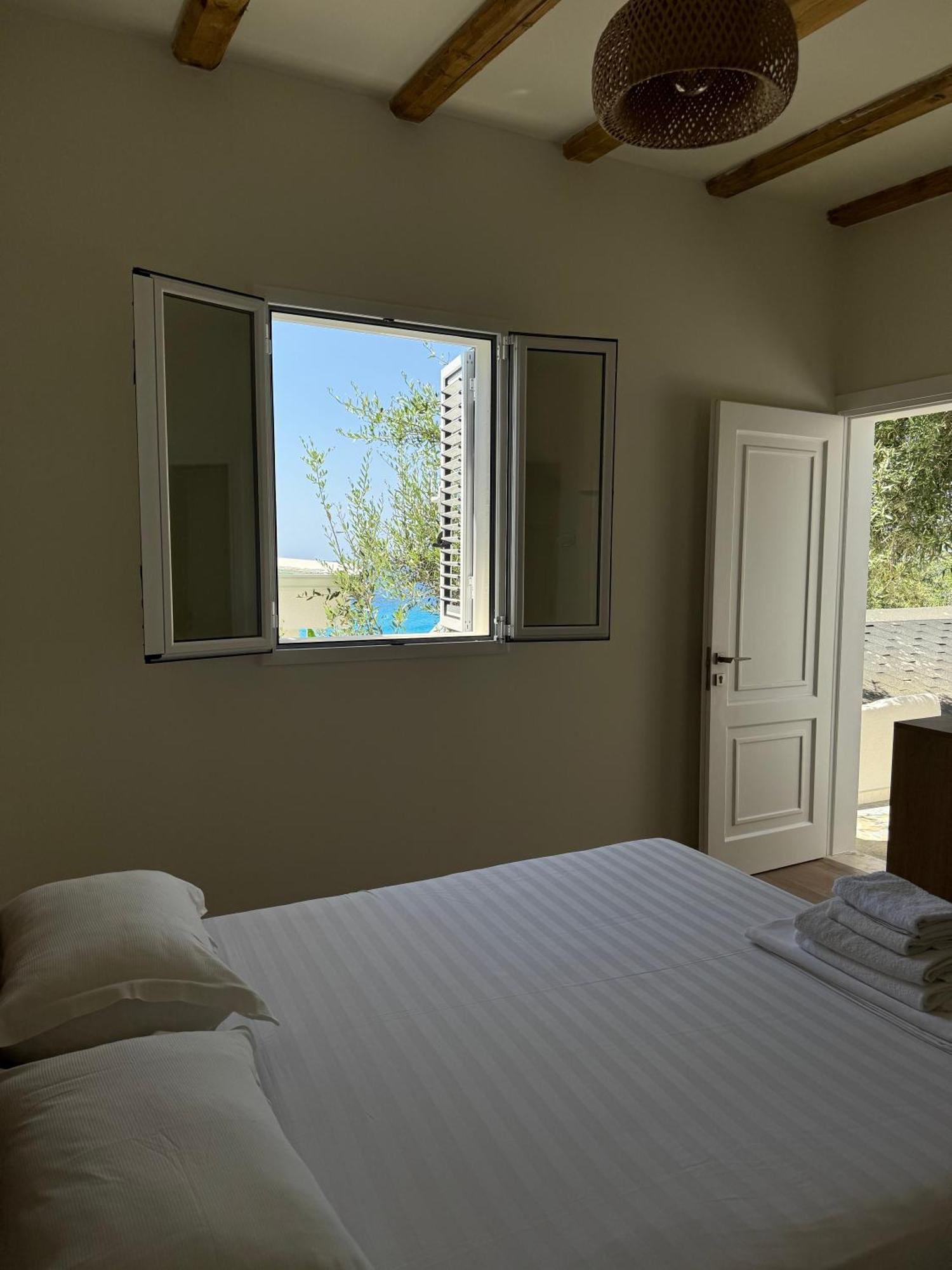 Alevra Hotell Dhërmi Exteriör bild