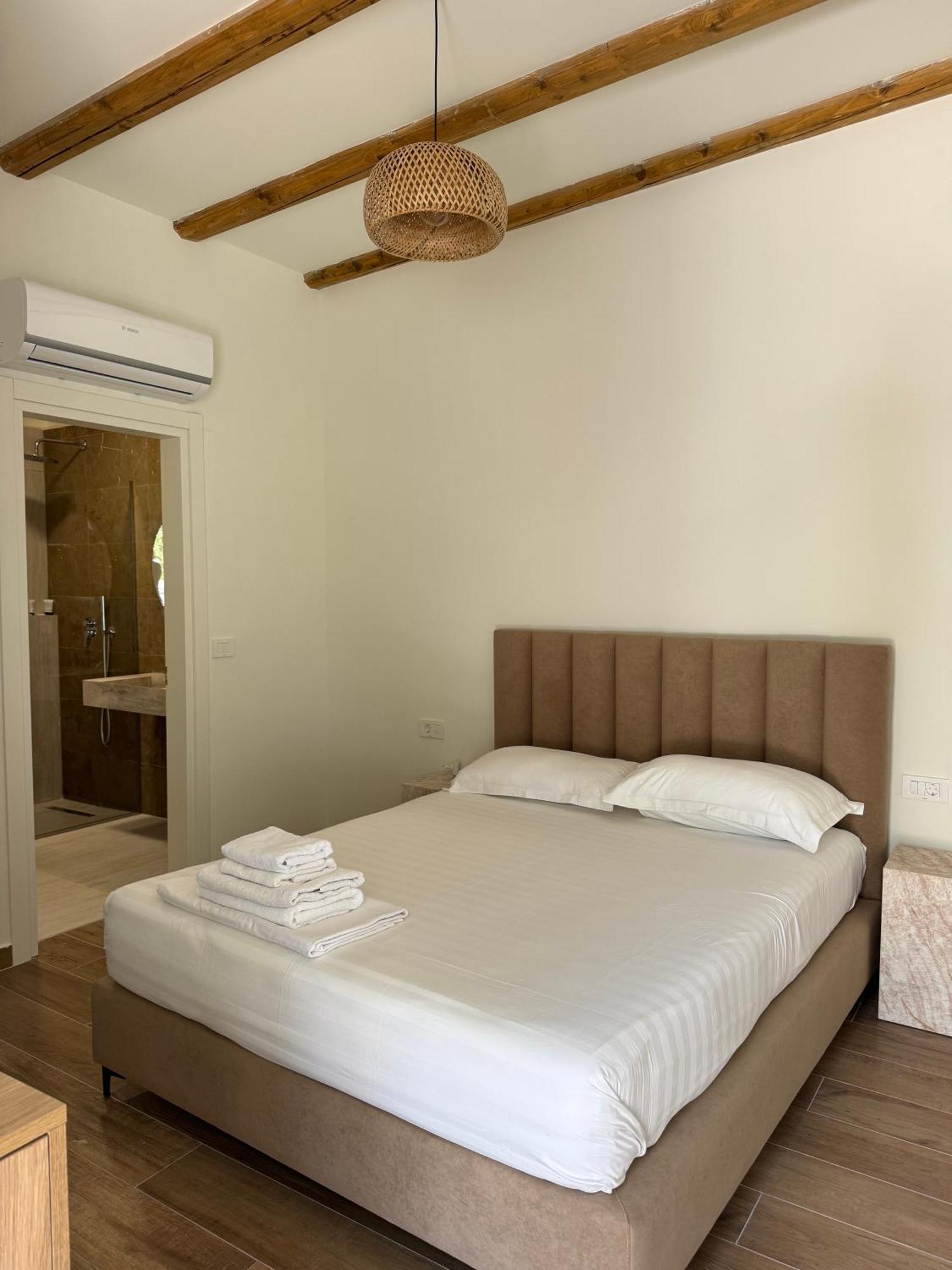 Alevra Hotell Dhërmi Exteriör bild