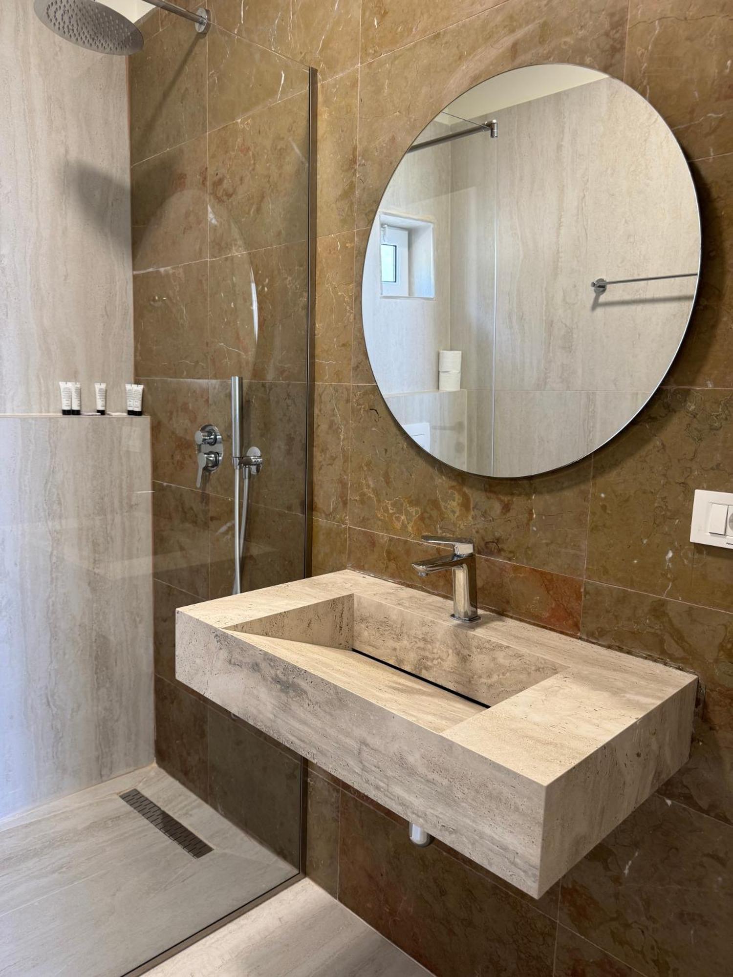 Alevra Hotell Dhërmi Exteriör bild