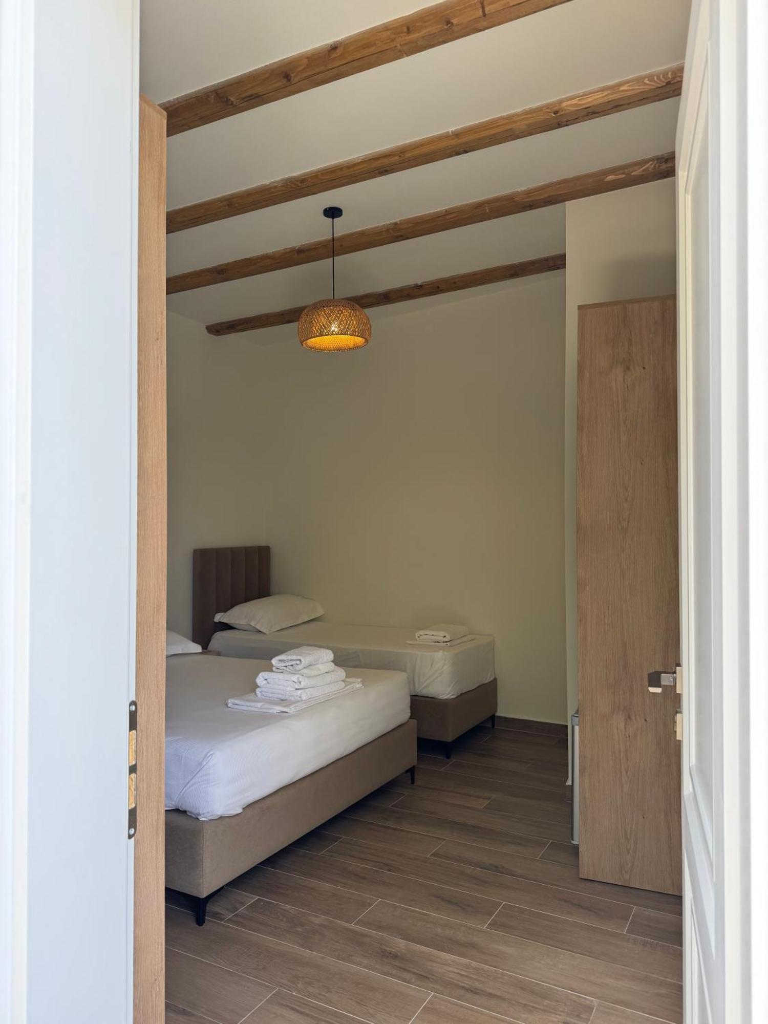 Alevra Hotell Dhërmi Exteriör bild