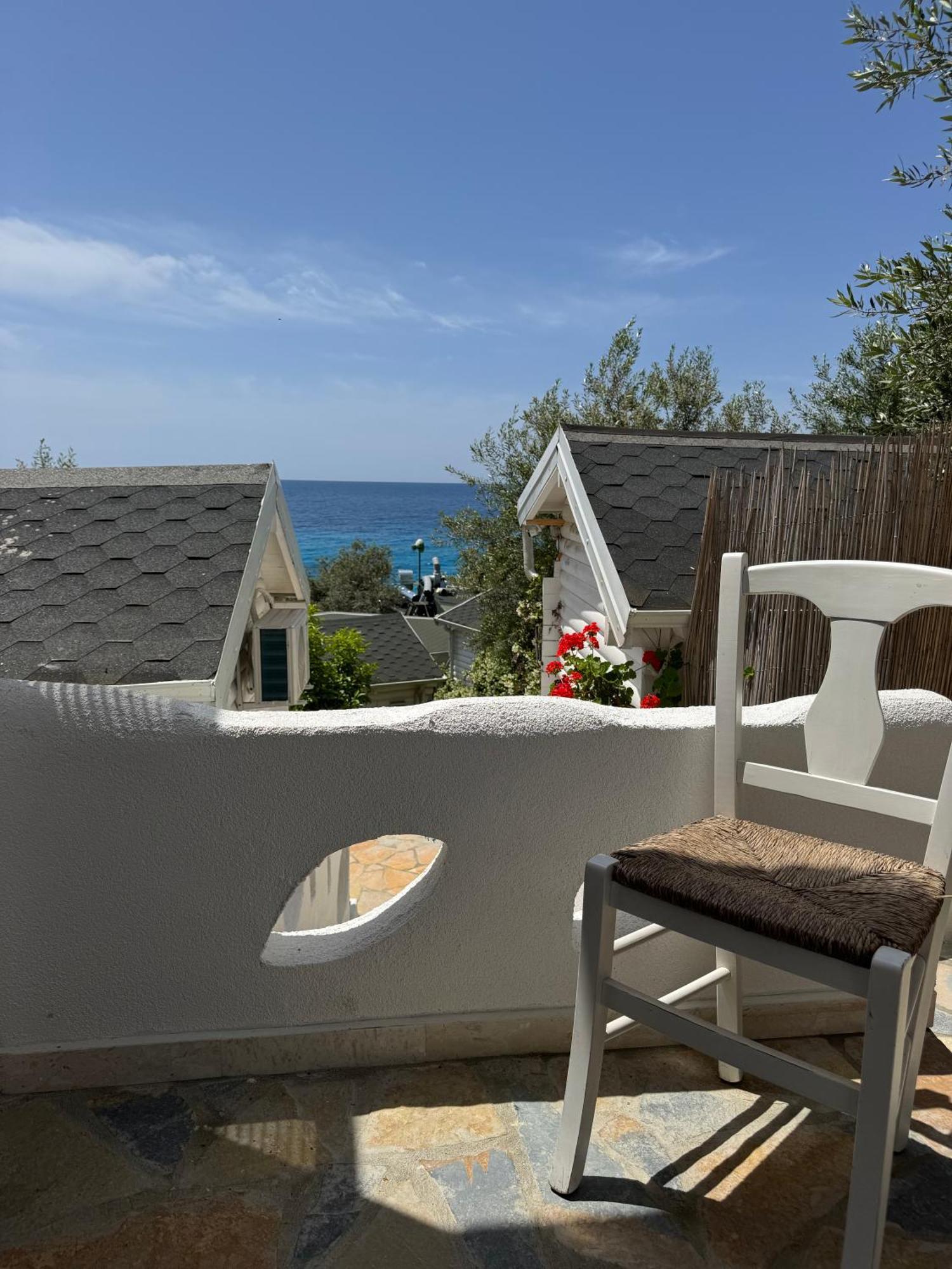 Alevra Hotell Dhërmi Exteriör bild
