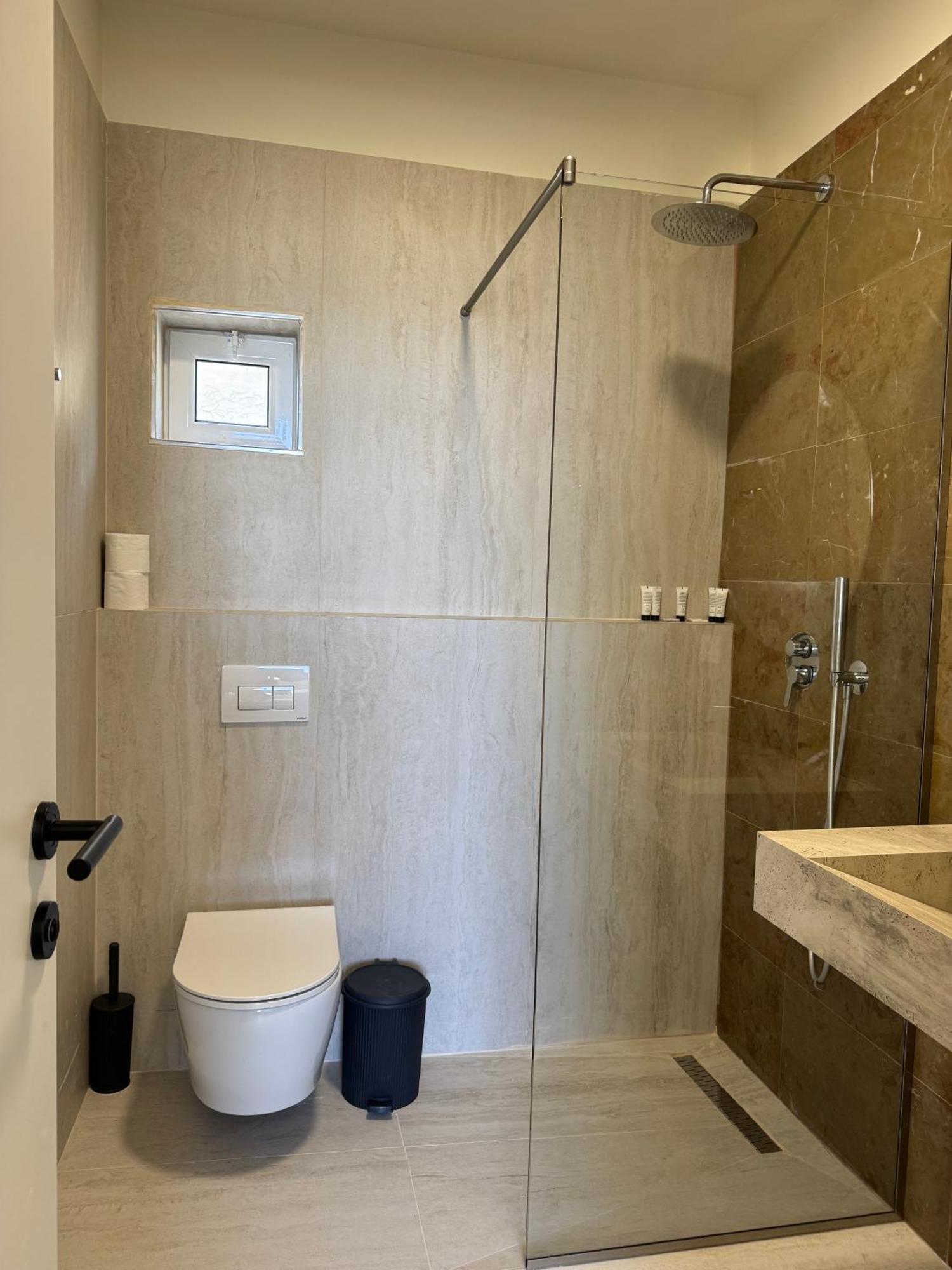 Alevra Hotell Dhërmi Exteriör bild