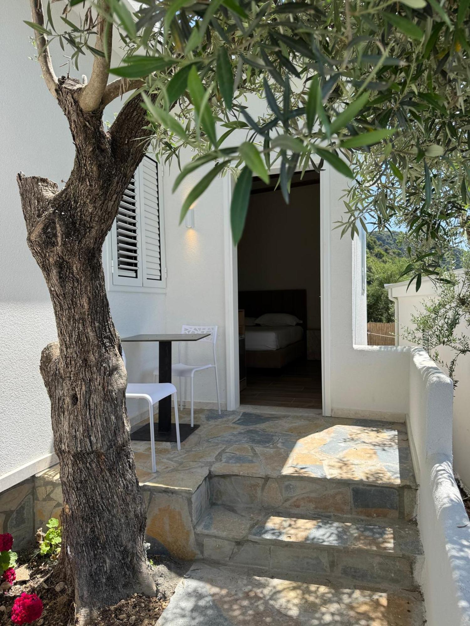 Alevra Hotell Dhërmi Exteriör bild